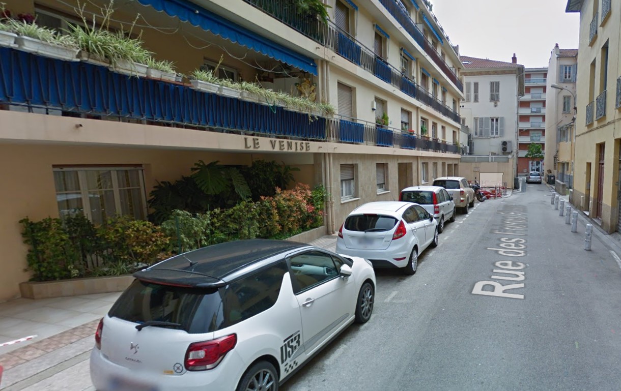 vente MENTON Centre Ville Garage Fermé idéalement situé